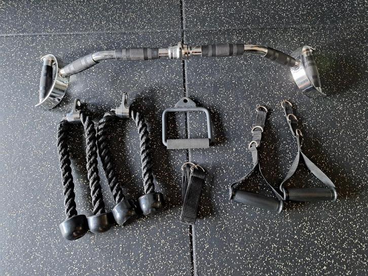 Accessoires voor een lat pulley/ functional trainer, Sport en Fitness, Fitnessmaterialen, Zo goed als nieuw, Overige typen, Ophalen
