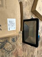 LED Flood Lamp 30W - Krachtige Buitenverlichting, Ophalen of Verzenden, Nieuw, Minder dan 50 watt, Lamp met armatuur