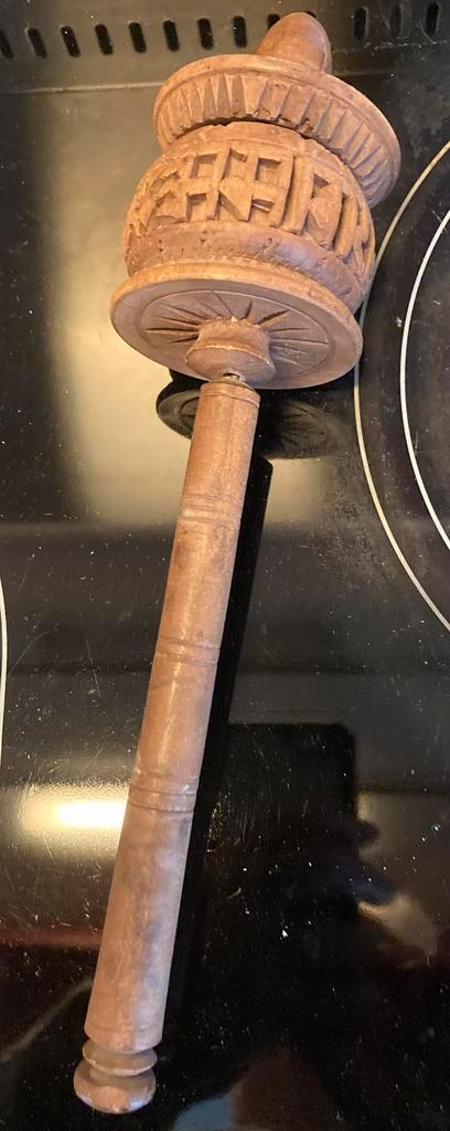 Een gebedsmolen met gebed mantra hout Tibet Nepal, Antiek en Kunst, Curiosa en Brocante, Verzenden