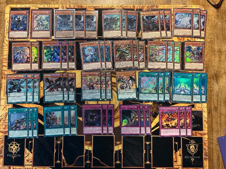 True Draco / True King deck core Yugioh, Hobby en Vrije tijd, Verzamelkaartspellen | Yu-gi-Oh!, Zo goed als nieuw, Speeldeck, Foil