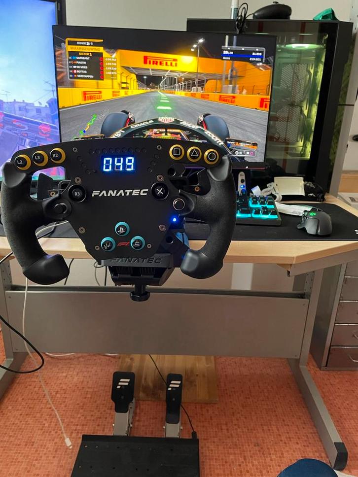 Fanatec direct drive sim inc f1 stuur en gr stuur, Spelcomputers en Games, Spelcomputers | Xbox | Accessoires, Zo goed als nieuw
