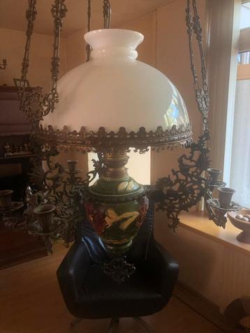 Antieke Hanglamp met Keramische Basis en Bloemmotieven beschikbaar voor biedingen