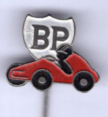 BP race auto rood/wit op zilverkleurig speldje ( G_014 ) beschikbaar voor biedingen