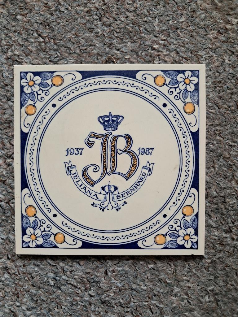 herdenkingstegel Juliana en Bernard 50 jaar huwelijk, Antiek en Kunst, Ophalen of Verzenden