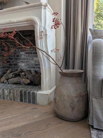 Grote houten Nepalese - Naga potten met graveerwerk beschikbaar voor biedingen