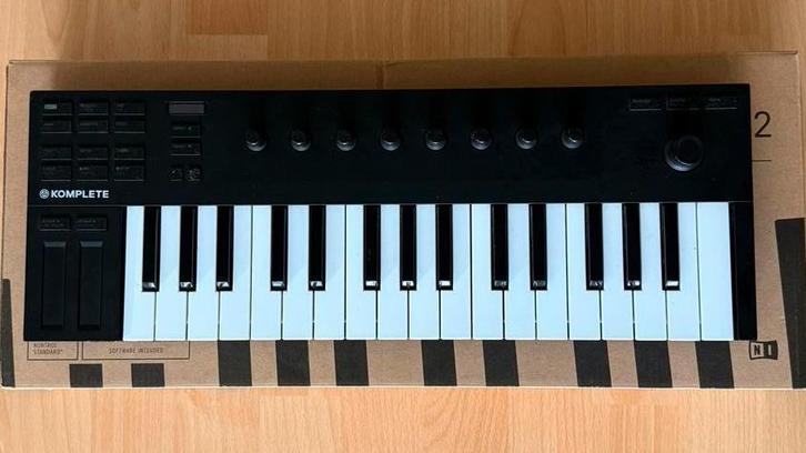 Native Instruments Komplete Kontrol M32 MIDI Keyboard, Muziek en Instrumenten, Keyboards, Zo goed als nieuw, Overige aantallen