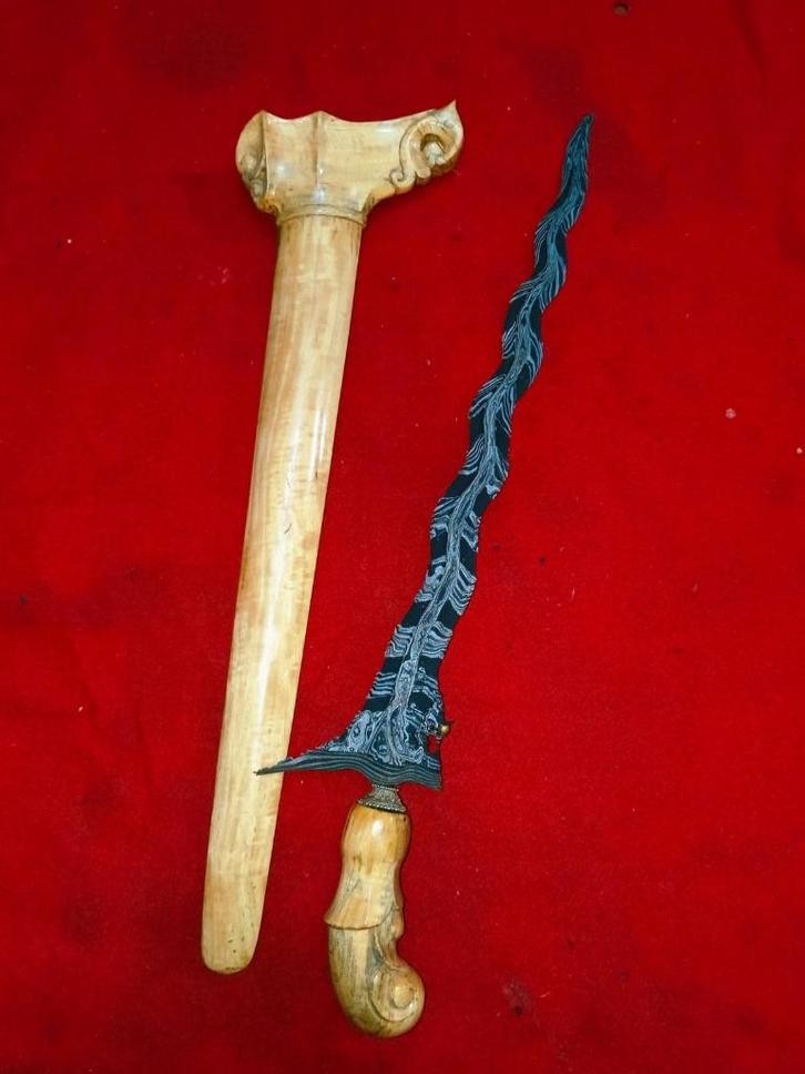 Antieke Keris Naga Siluman 11 Luk Pamor Naga Rangsang SUZ77, Antiek en Kunst, Kunst | Niet-Westerse kunst, Verzenden