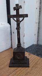 Bijzondere klein ijzeren kruisje,  zie foto's, Ophalen of Verzenden