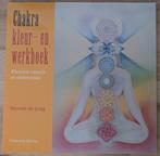 Boek Chakra kleur- en werkboek - Hannie de Jong, Boeken, Gelezen, Spiritualiteit algemeen, Ophalen of Verzenden, Instructieboek