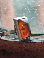 Barnsteen Ring, Ophalen of Verzenden, Zo goed als nieuw, 17 tot 18, Met edelsteen