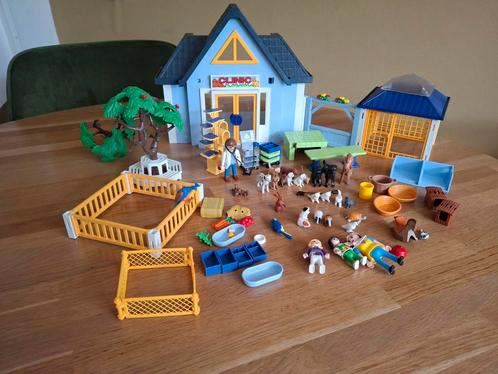 Playmobil dierenkliniek + operatiekamer, Kinderen en Baby's, Speelgoed | Playmobil, Zo goed als nieuw, Ophalen of Verzenden