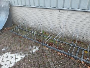 2 Fietsenrekken - Handig voor opslag! beschikbaar voor biedingen