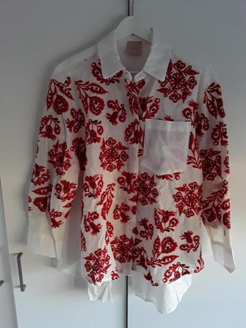 Zeta Otto Witte Blouse Met Rode Geborduurde Print Maat L beschikbaar voor biedingen