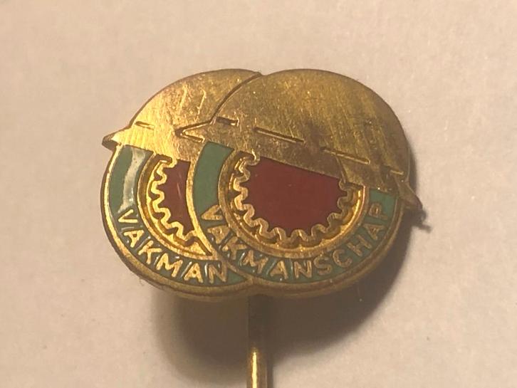 Emaille HOOGOVENS VAKMANSCHAP Speld (Groen/Rood/Messingkl.)., Verzamelen, Speldjes, Pins en Buttons, Zo goed als nieuw, Speldje of Pin
