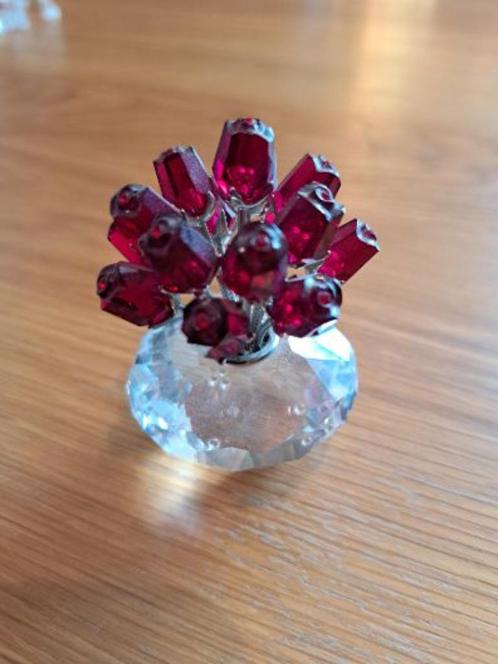 Swarovski bloemvaasje met rode roosjes, Verzamelen, Swarovski, Zo goed als nieuw, Huisaccessoire, Ophalen of Verzenden
