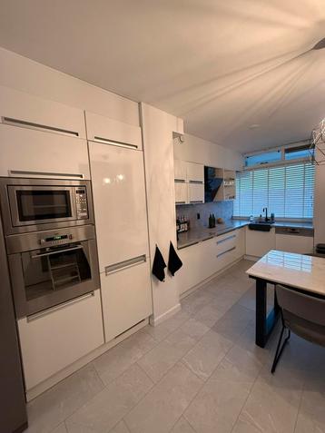 Bruynzeel Hoekkeuken wit beschikbaar voor biedingen