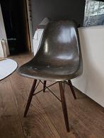 Vitra Eames DSW Stoel Herman Miller, Ophalen
