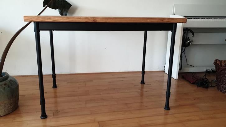 Mooie tafel of bureau van Ikea Kullaberg, Huis en Inrichting, Tafels | Sidetables, 25 tot 50 cm, 100 tot 150 cm, Rechthoekig, Ophalen
