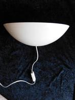Vintage wandlamp in wit metaal, halve maan, half rond, schel, Huis en Inrichting, Lampen | Wandlampen, Ophalen of Verzenden, Gebruikt