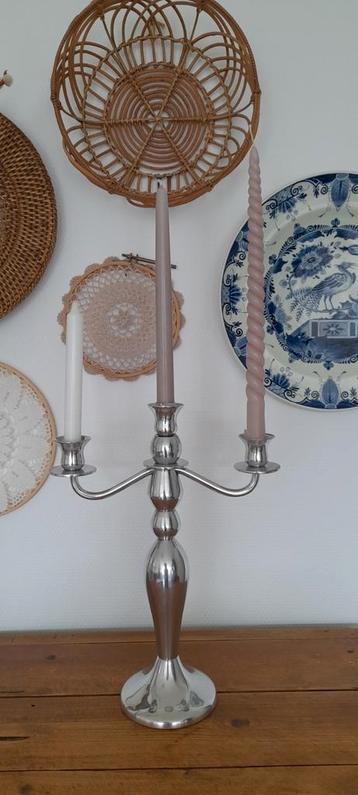 3 armige aluminium zilverkleurige tafel kandelaar  beschikbaar voor biedingen