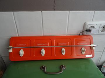 Oud retro keukenrek handdoekenrek Brabantia oranje beschikbaar voor biedingen