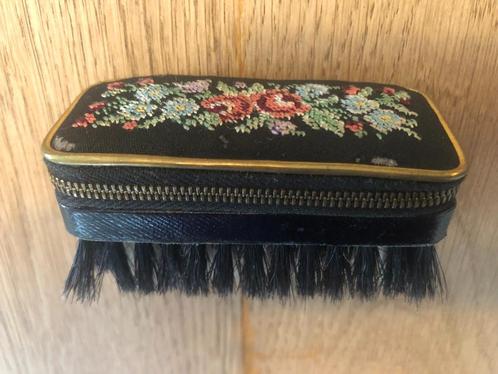 B592 Borstel Etui Schaartje Vijltje Pincet reisétui manicure, Antiek en Kunst, Curiosa en Brocante, Ophalen of Verzenden