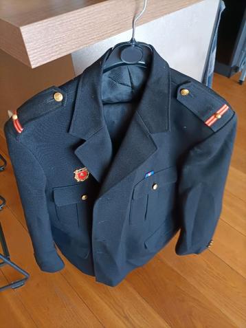 Vintage brandweerjasje met broek . beschikbaar voor biedingen