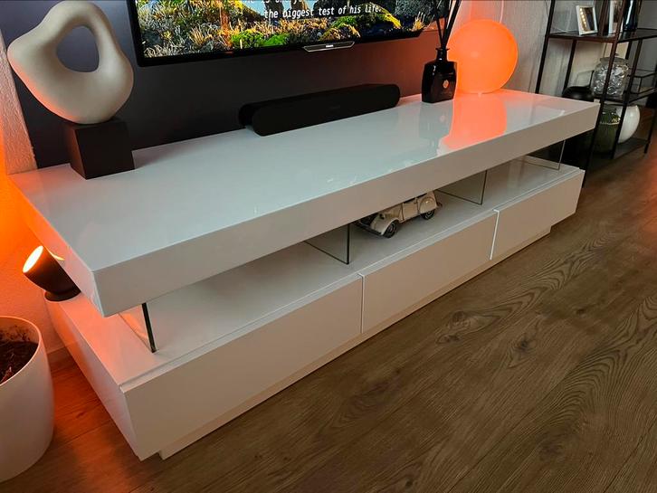Luxe hoogglans wit tv-meubel – strak, modern & praktisch!, Huis en Inrichting, Kasten | Televisiemeubels, Zo goed als nieuw, Minder dan 100 cm