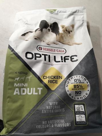 Opti life hondenvoer. 2x 2.5 kilo, brokjes.  beschikbaar voor biedingen