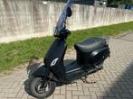 Matzwarte Bromscooter (45 km/uur) in smetteloze staat., Fietsen en Brommers, Scooters | Overige merken, Gebruikt, Maximaal 45 km/u