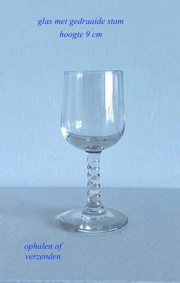 Gedraaide stam Borrelglas 9cm hoog Twisted stem Glas Kristal beschikbaar voor biedingen