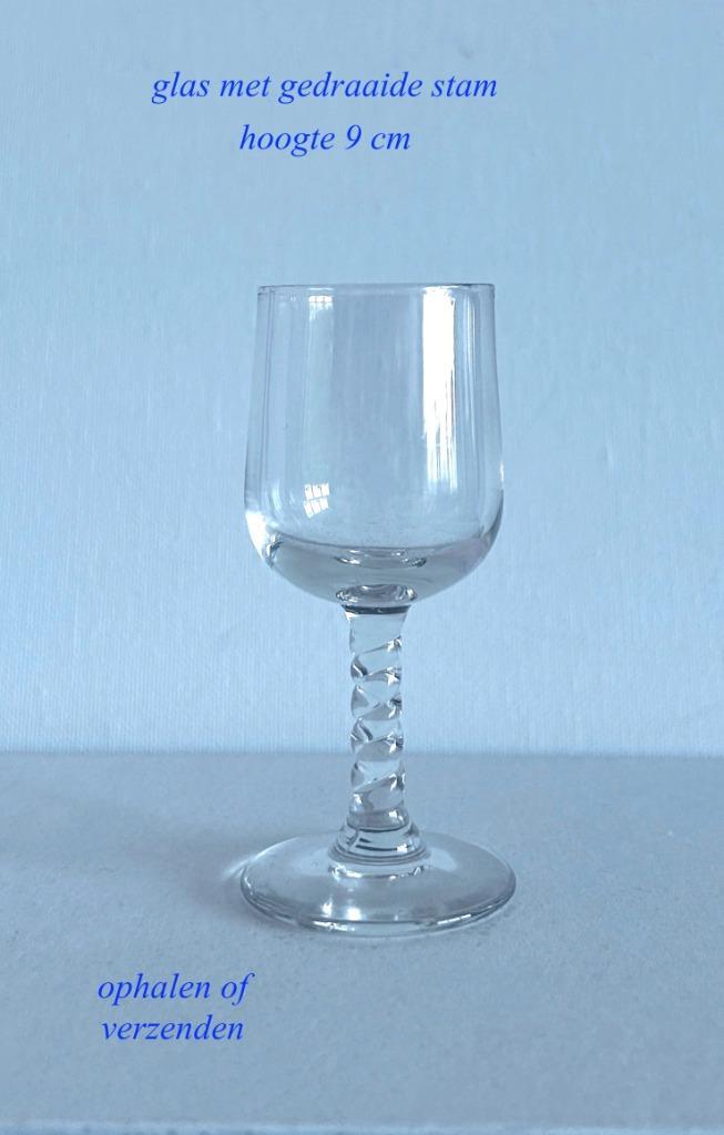 Gedraaide stam Borrelglas 9cm hoog Twisted stem Glas Kristal, Antiek en Kunst, Antiek | Glas en Kristal, Ophalen