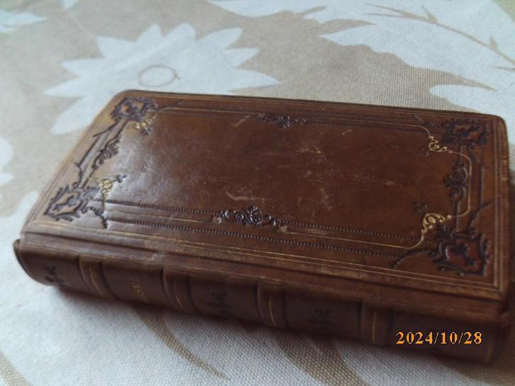 antiquarisch boek Religie Missel Romain lederen kaft gevoerd, Antiek en Kunst, Antiek | Boeken en Bijbels, Ophalen of Verzenden