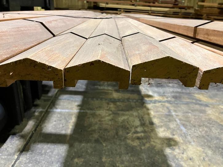 Hardhout-Cumaru-afdeklat-ezelsrug-piramide-schutting-38x80mm, Tuin en Terras, Schuttingen, Nieuw, Hout, 1 tot 2 meter, 6 meter of meer