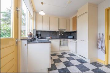 Kleine u keuken voor een prikkie beschikbaar voor biedingen