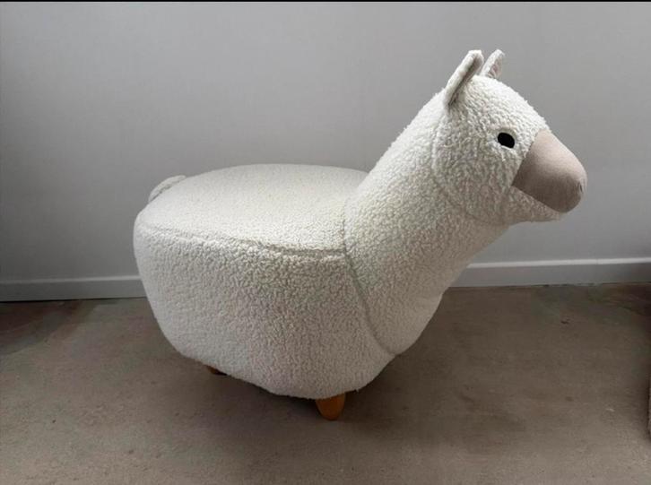 Dierenkruk /poef van kwantum Alpaca, Kinderen en Baby's, Kinderkamer | Inrichting en Decoratie, Zo goed als nieuw, Wanddecoratie