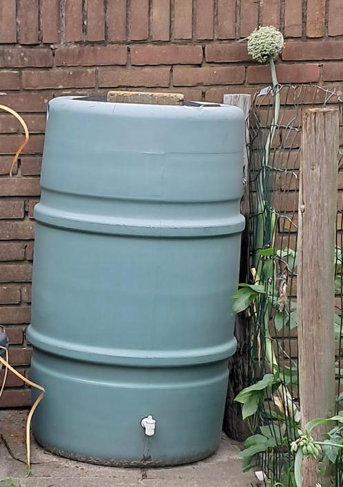 Grote groene regenton met kraantje, Tuin en Terras, Regentonnen, Gebruikt, Kunststof, 150 liter of meer, Met kraantje, Ophalen