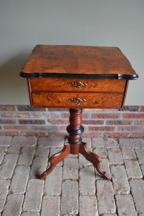 Prachtige antieke noten houten naaitafel, bijzettafel., Antiek en Kunst, Antiek | Meubels | Tafels, Verzenden