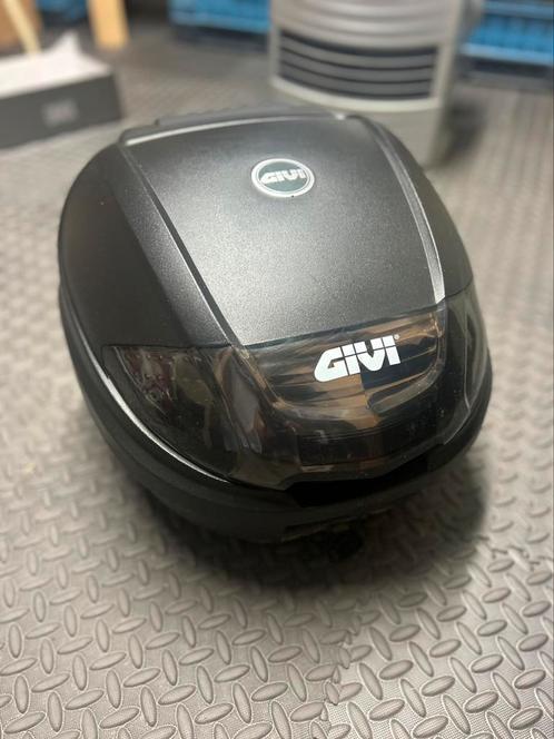 Givi topkoffer 30 liter, Motoren, Accessoires | Koffers en Tassen, Zo goed als nieuw, Ophalen of Verzenden