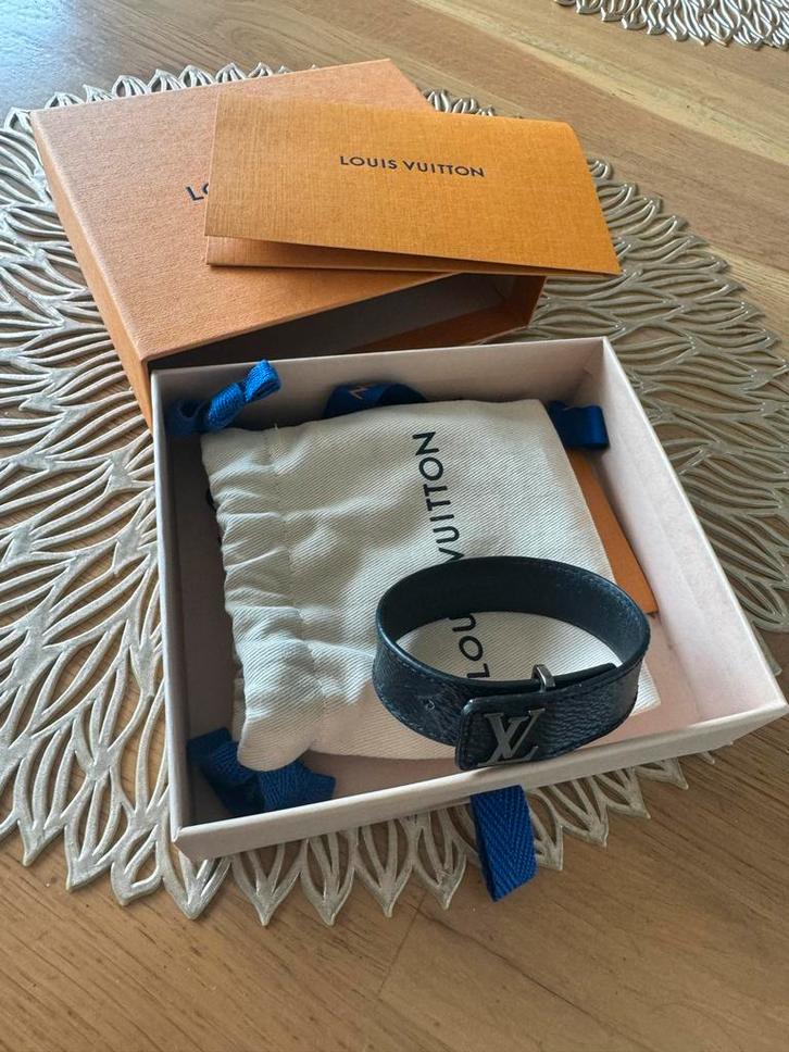 Louis Vuitton Armband - LV Slim Bracelet, Sieraden, Tassen en Uiterlijk, Armbanden, Nieuw, Leer, Zwart, Ophalen of Verzenden