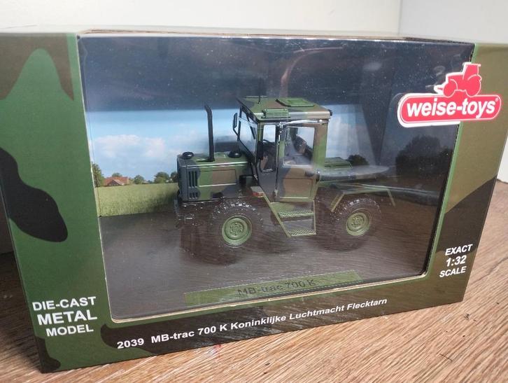 Te koop MB-Trac 700K Landmacht Flecktarn Gelimiteerd model., Hobby en Vrije tijd, Modelauto's | 1:32, Zo goed als nieuw, Tractor of Landbouw