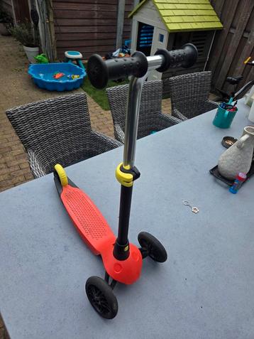 Decathlon rode kinderstep  beschikbaar voor biedingen