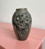 Franse étain vaas – art repoussé, Antiek en Kunst, Antiek | Vazen, Ophalen of Verzenden