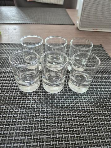 6 borrelglaasjes beschikbaar voor biedingen