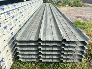 Sandwich trapezium dakplaten van 45/75 mm van 10,40 meter beschikbaar voor biedingen