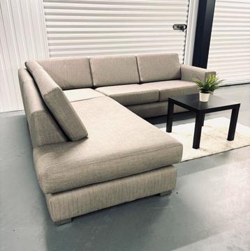 Ergonomische Stijlvolle Hoekbank. GRATIS BEZORGING beschikbaar voor biedingen
