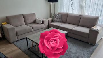 3- en 2-zits bankstel taupe kleur - Moet z.s.m. weg! beschikbaar voor biedingen