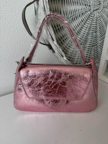 NIEUW > Roze Metallic O Bag Handtas / 13x25x6,5 cm) beschikbaar voor biedingen