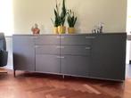 Pastoe Base kast/dressoir grijs-platinum met rode binnenkant, Huis en Inrichting, Kasten | Dressoirs, Ophalen, Zo goed als nieuw