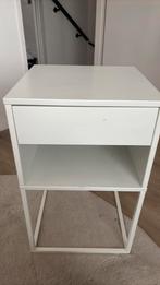 VIKHAMMER IKEA nachtkastje, Huis en Inrichting, Slaapkamer | Nachtkastjes, Ophalen, Zo goed als nieuw, Minder dan 45 cm